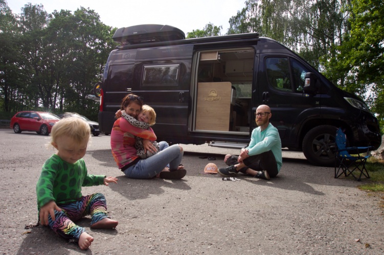 De lever vanlife med barn