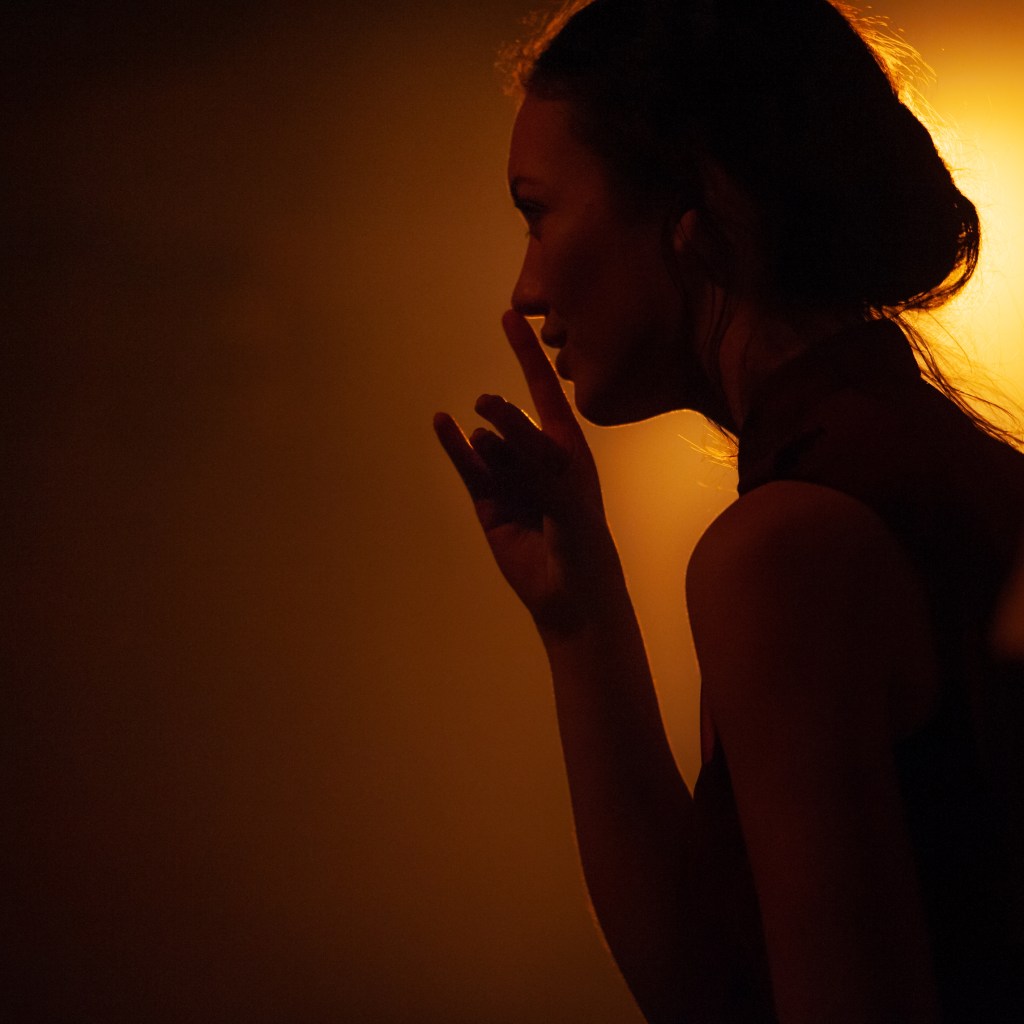 Får jag be om största möjliga tyssssstnad