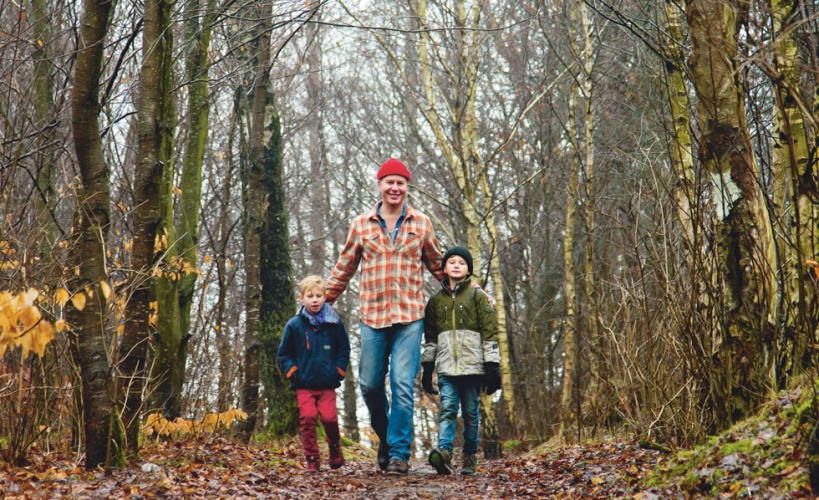 Miki hjälper pappor ut i naturen